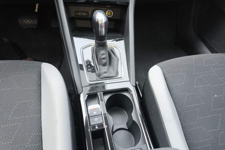Used Jetta VS7 2023 280TSI Automatic Trend Edition Gear Lever