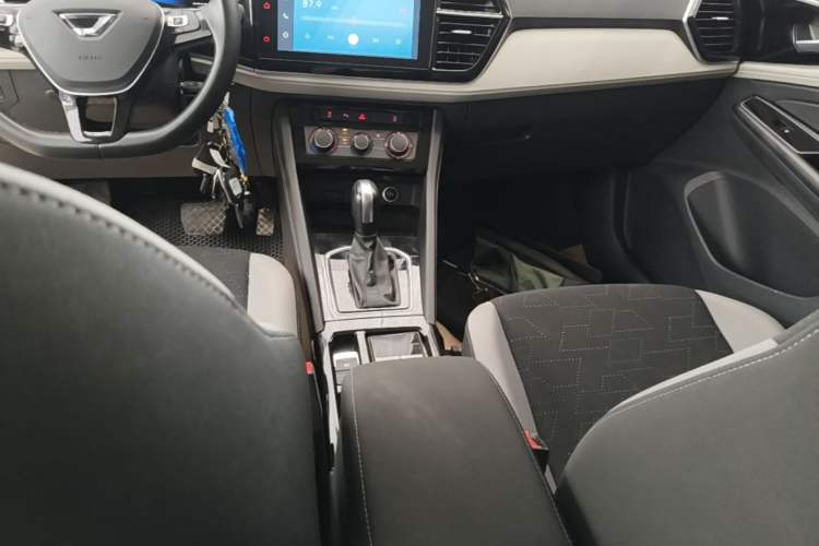 Used Jetta VS7 2023 280TSI Automatic Trend Edition Gear Lever