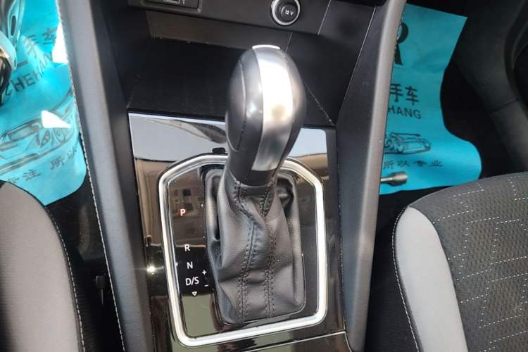 Used Jetta VS7 2023 280TSI Automatic Trend Edition Gear Lever
