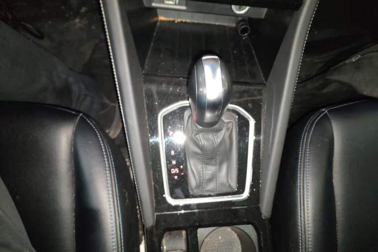 Used Jetta VS7 2023 280TSI Automatic Trend Edition Gear Lever