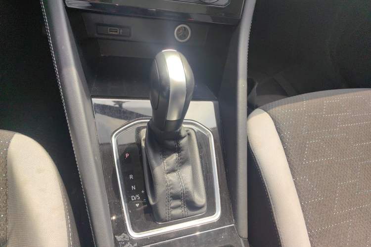 Used Jetta VS7 2023 280TSI Automatic Trend Edition Gear Lever