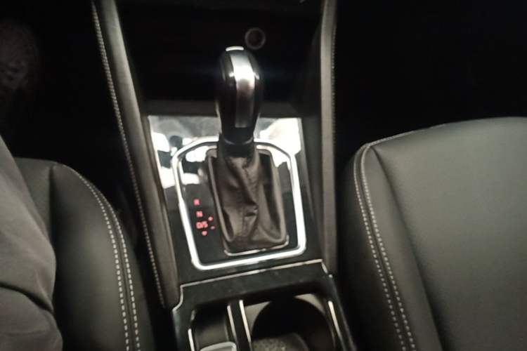 Used Jetta VS7 2023 280TSI Automatic Trend Edition Gear Lever