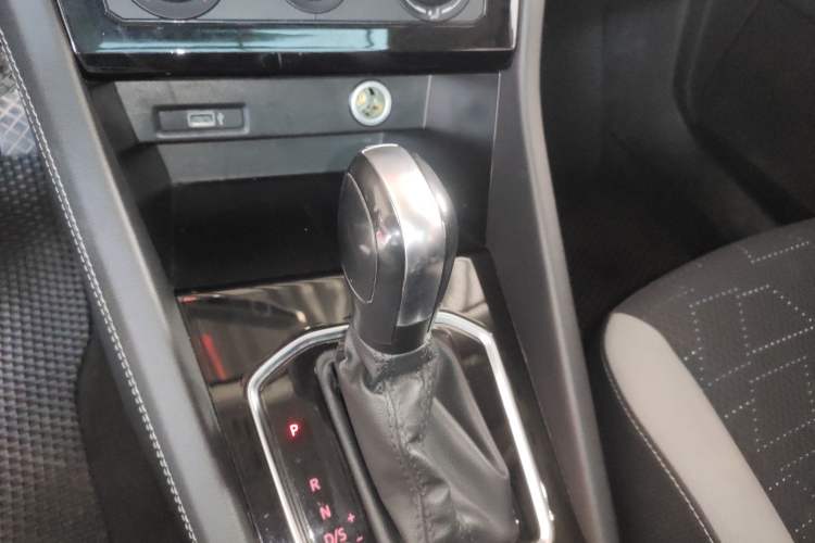 Used Jetta VS7 2023 280TSI Automatic Trend Edition Gear Lever