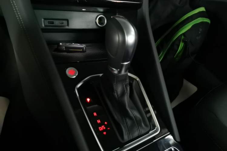 Used Jetta VS7 2023 280TSI Automatic Enjoyment Edition Gear Lever