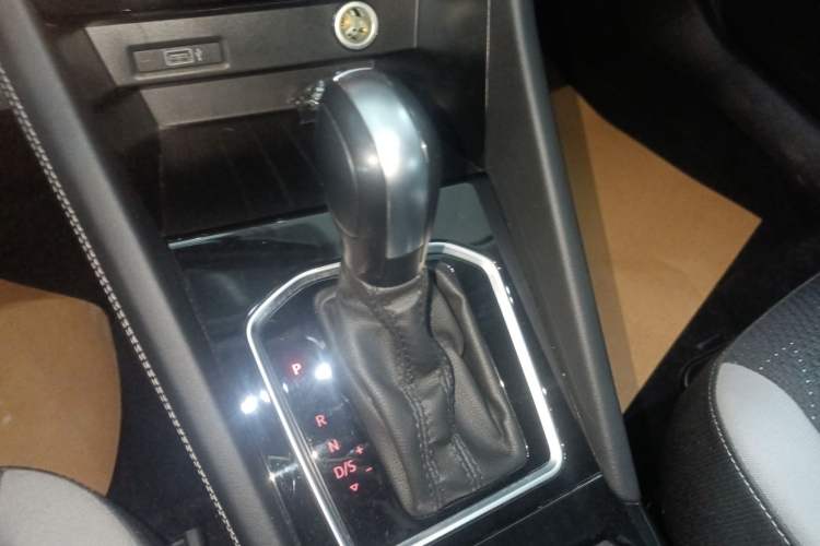 Used Jetta VS7 2023 280TSI Automatic Trend Edition Gear Lever