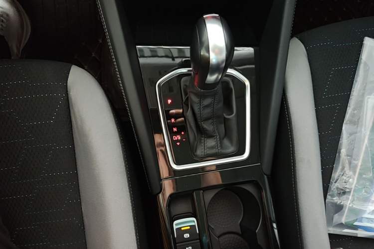 Used Jetta VS7 2023 280TSI Automatic Trend Edition Gear Lever