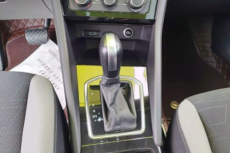 Used Jetta VS7 2023 280TSI Automatic Trend Edition Gear Lever