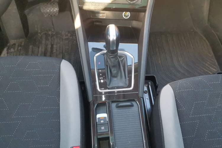 Used Jetta VS7 2023 280TSI Automatic Trend Edition Gear Lever