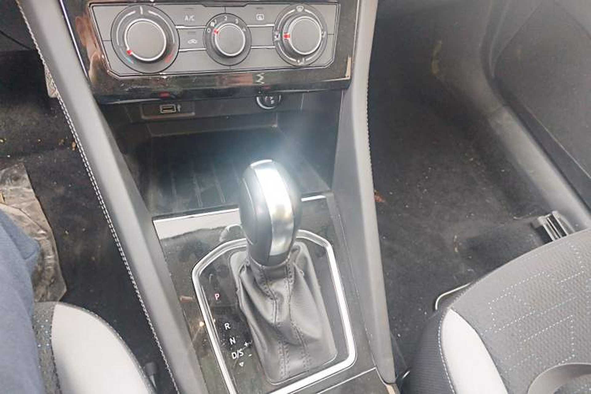 Used Jetta VS7 2023 280TSI Automatic Trend Edition Gear Lever