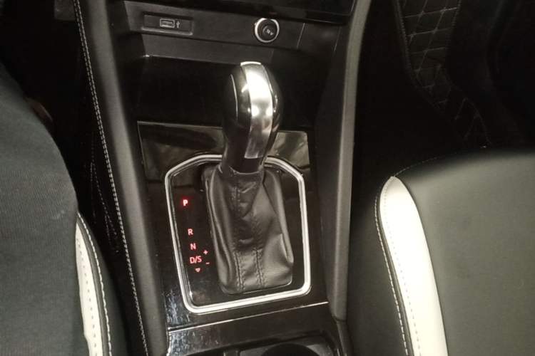 Used Jetta VS7 2023 280TSI Automatic Trend Edition Gear Lever