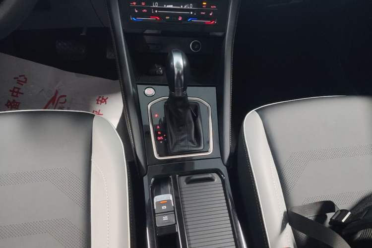 Used Jetta VS7 2023 280TSI Automatic High-Gloss Glory Edition Gear Lever