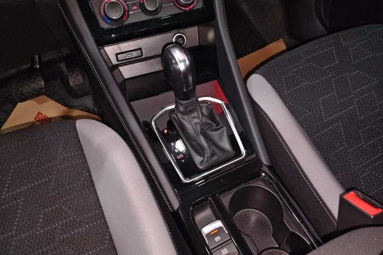 Used Jetta VS7 2023 280TSI Automatic Trend Edition Gear Lever