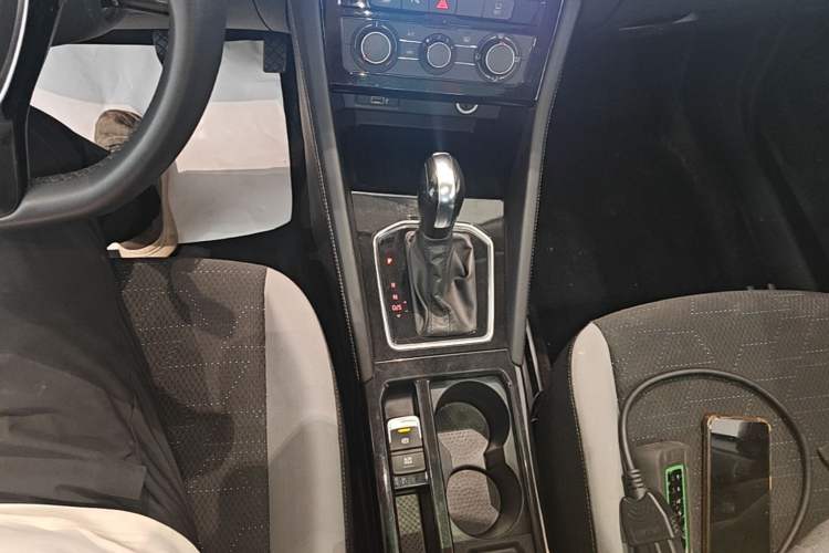 Used Jetta VS7 2023 280TSI Automatic Trend Edition Gear Lever
