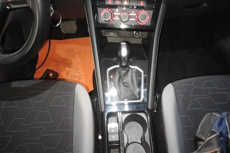 Used Jetta VS7 2023 280TSI Automatic Trend Edition Gear Lever