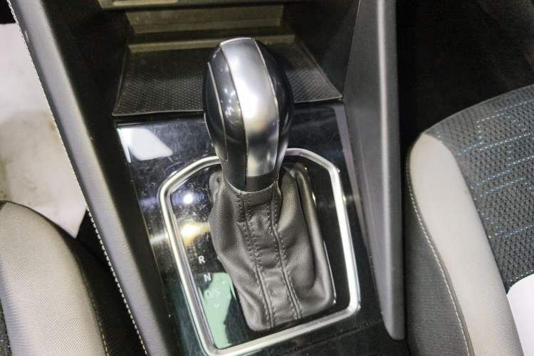 Used Jetta VS7 2023 280TSI Automatic Trend Edition Gear Lever