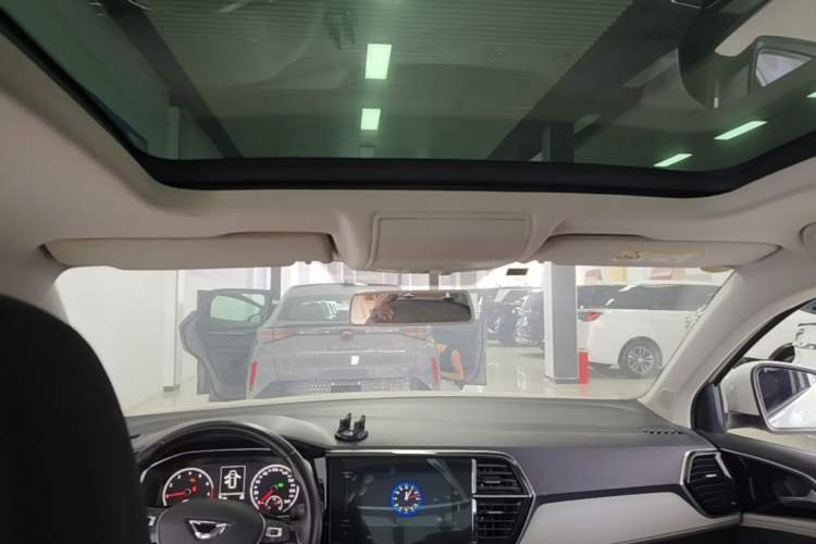 Used Jetta VS7 2023 280TSI Automatic Trend Edition Headliner
