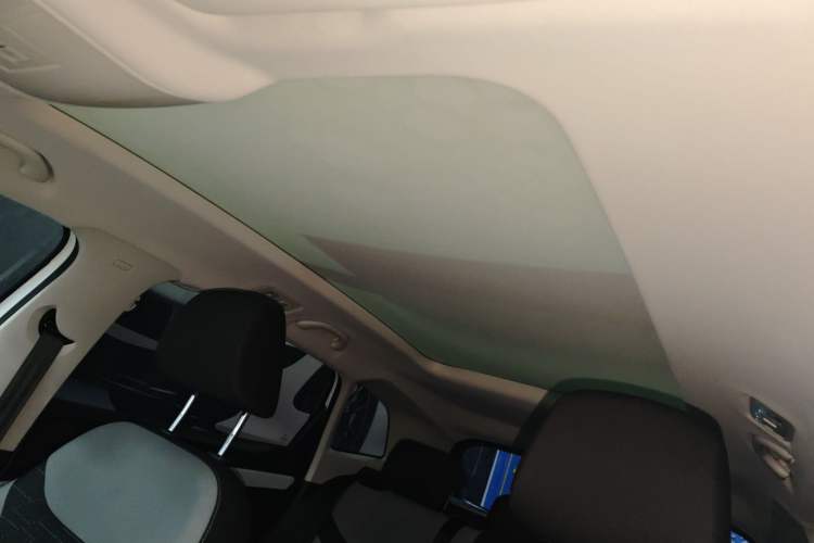 Used Jetta VS7 2023 280TSI Automatic Trend Edition Headliner