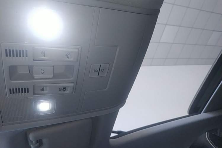 Used Jetta VS7 2023 280TSI Automatic High-Gloss Enjoyment Edition Headliner
