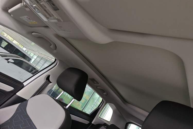 Used Jetta VS7 2023 280TSI Automatic Trend Edition Headliner