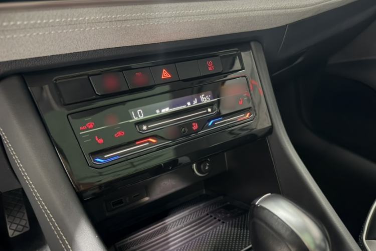 Used Jetta VS7 2023 280TSI Automatic High-Gloss Glory Edition Interior 4