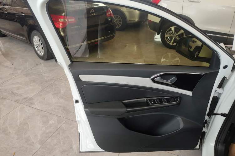 Used Jetta VS7 2023 280TSI Automatic Trend Edition Interior 7