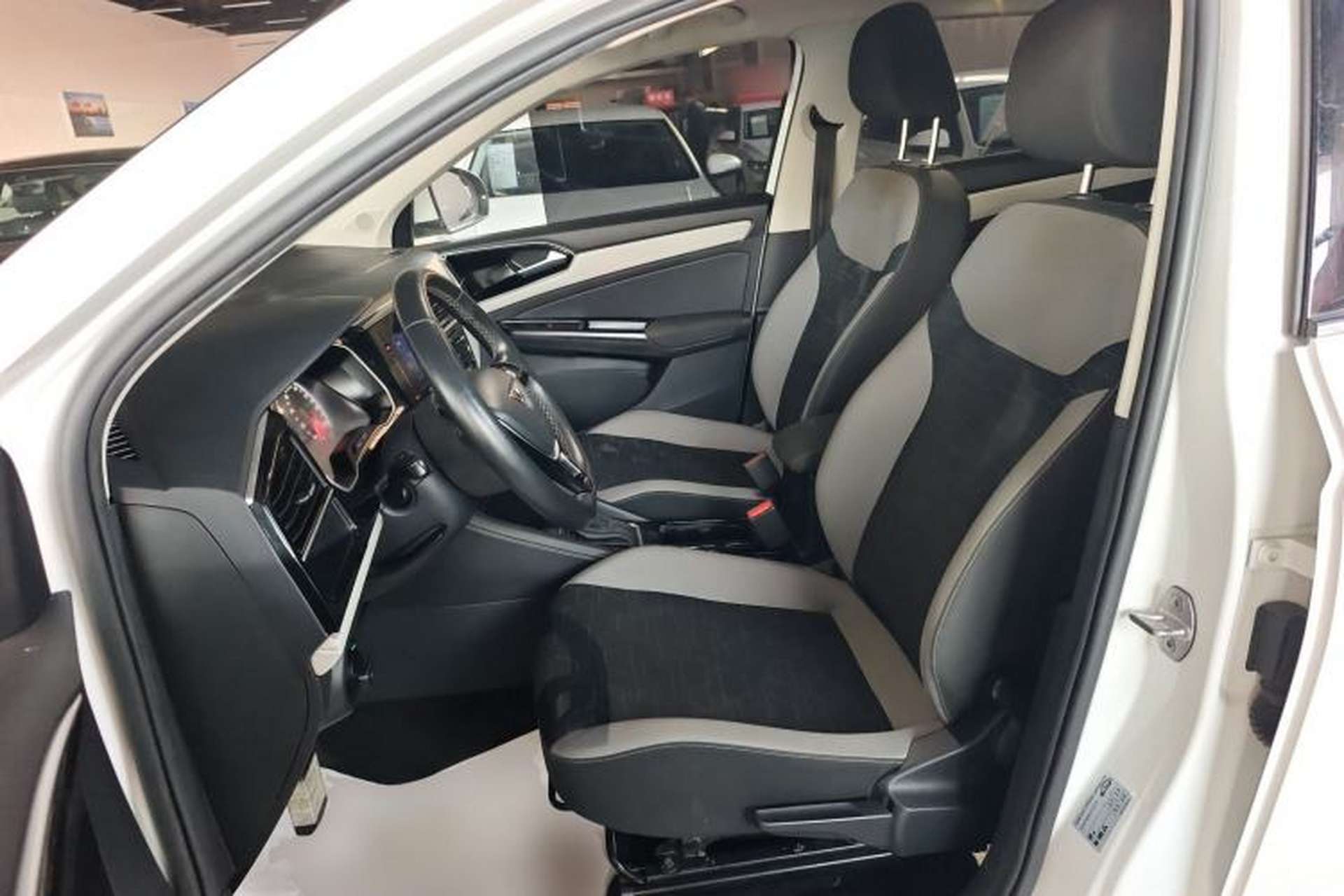 Used Jetta VS7 2023 280TSI Automatic Trend Edition Left Front Seat