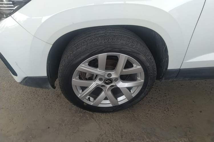 Used Jetta VS7 2023 280TSI Automatic Trend Edition Left Front Wheel Hub