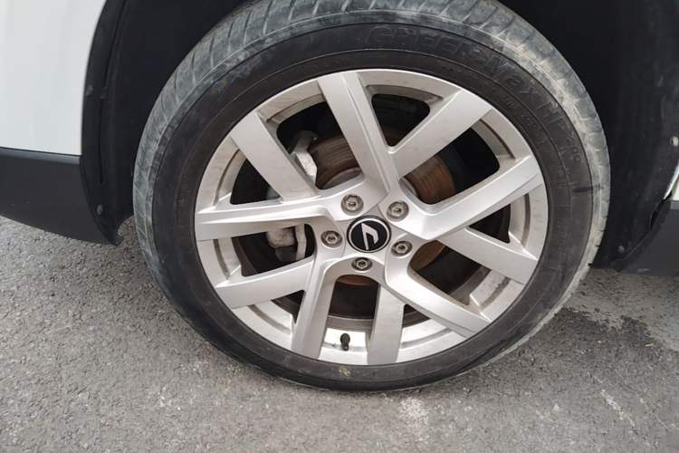 Used Jetta VS7 2023 280TSI Automatic Trend Edition Left Front Wheel Hub