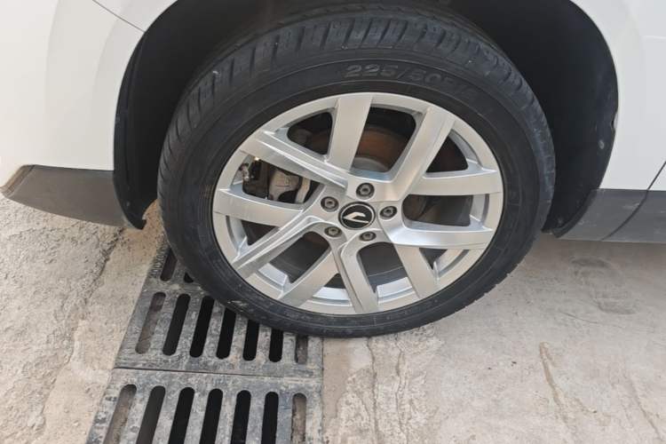 Used Jetta VS7 2023 280TSI Automatic Trend Edition Left Front Wheel Hub