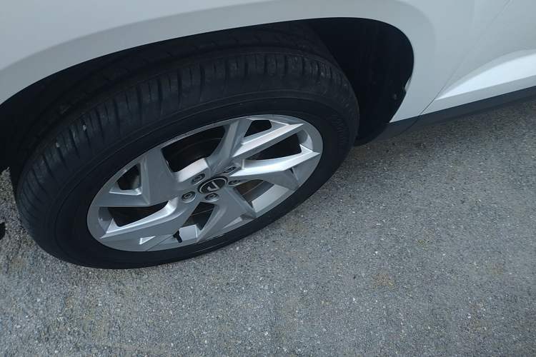 Used Jetta VS7 2023 280TSI Automatic Enjoyment Edition Left Front Wheel Hub