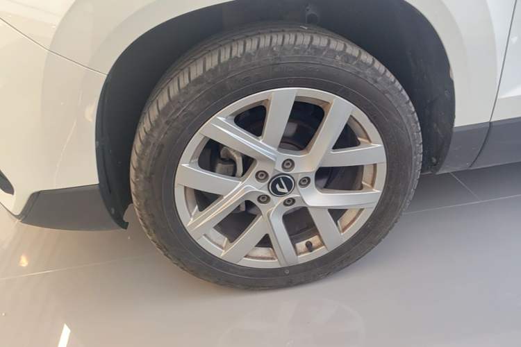 Used Jetta VS7 2023 280TSI Automatic Trend Edition Left Front Wheel Hub
