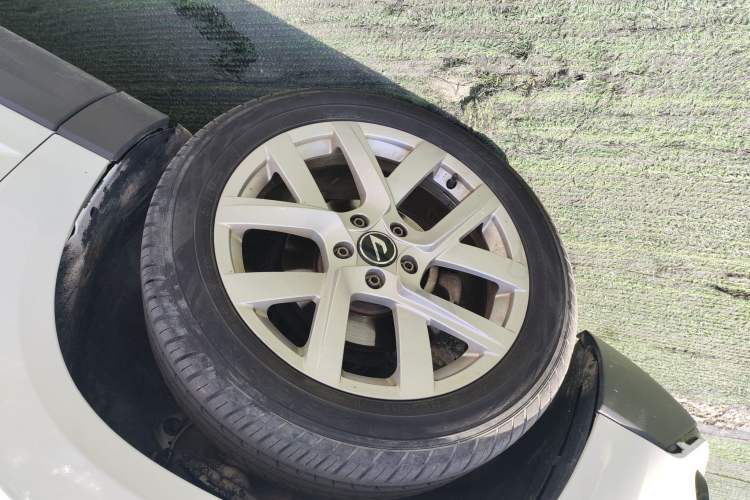 Used Jetta VS7 2023 280TSI Automatic Trend Edition Left Front Wheel Hub