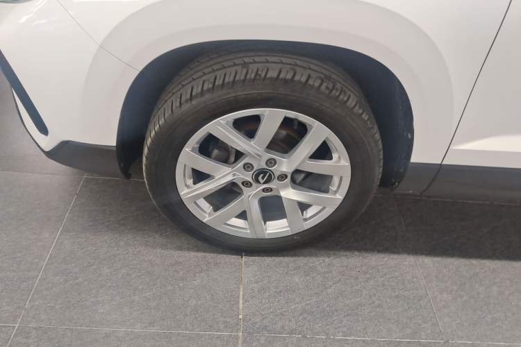 Used Jetta VS7 2023 280TSI Automatic Trend Edition Left Front Wheel Hub