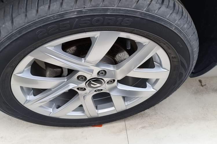 Used Jetta VS7 2023 280TSI Automatic Trend Edition Left Front Wheel Hub
