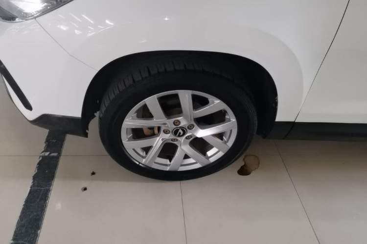 Used Jetta VS7 2023 280TSI Automatic Trend Edition Left Front Wheel Hub