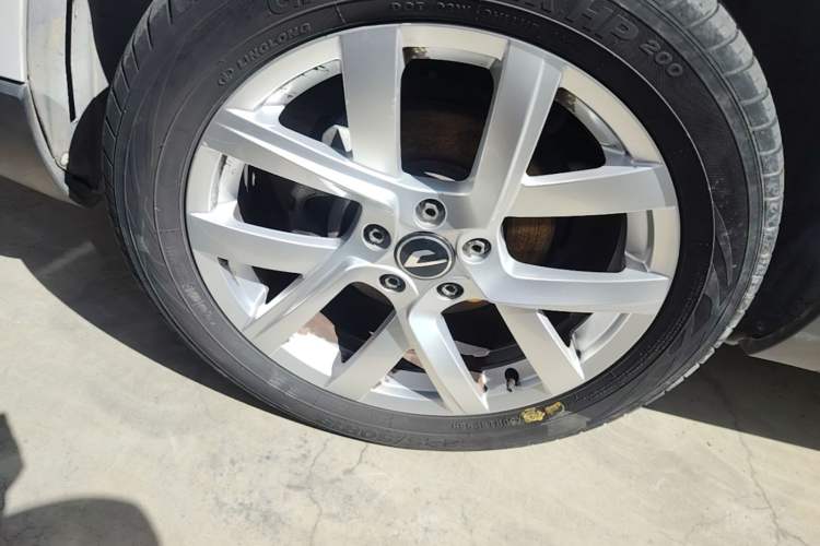 Used Jetta VS7 2023 280TSI Automatic Trend Edition Left Front Wheel Hub