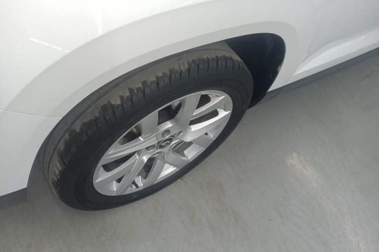 Used Jetta VS7 2023 280TSI Automatic Trend Edition Left Front Wheel Hub