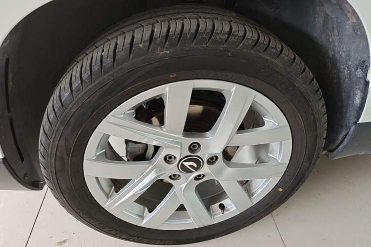 Used Jetta VS7 2023 280TSI Automatic Trend Edition Left Front Wheel Hub