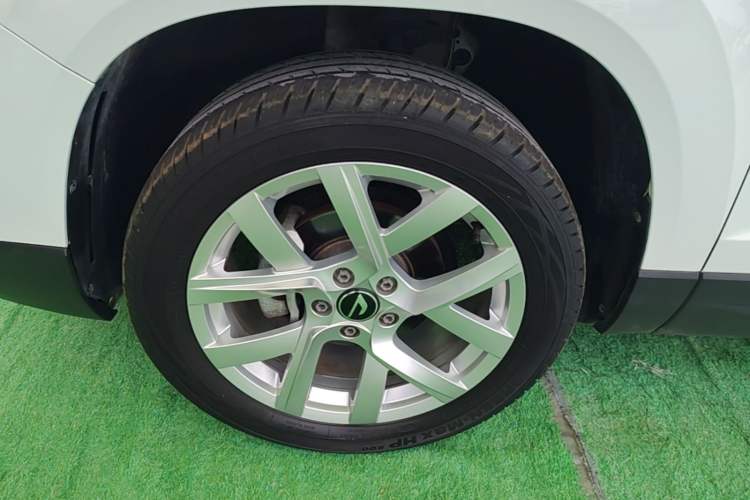 Used Jetta VS7 2023 280TSI Automatic Trend Edition Left Front Wheel Hub