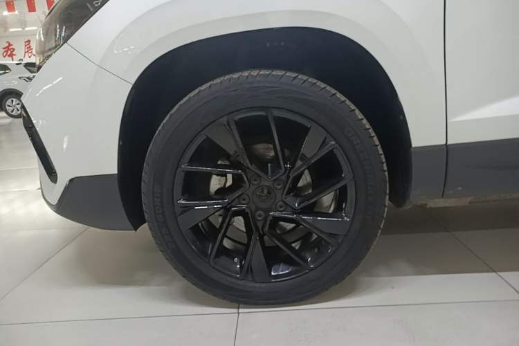 Used Jetta VS7 2023 280TSI Automatic High-Gloss Enjoyment Edition Left Front Wheel Hub