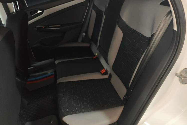 Used Jetta VS7 2023 280TSI Automatic Trend Edition Left Rear Seat