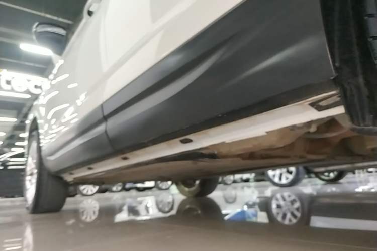 Used Jetta VS7 2023 280TSI Automatic Trend Edition Left Side Sill