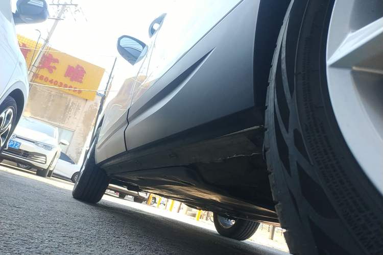 Used Jetta VS7 2023 280TSI Automatic Enjoyment Edition Left Side Sill