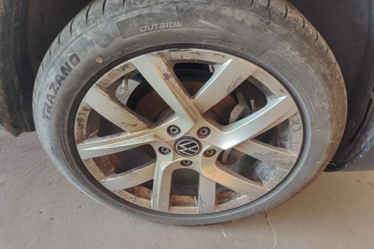 Used Jetta VS7 2023 280TSI Automatic Trend Edition Right Front Wheel Hub