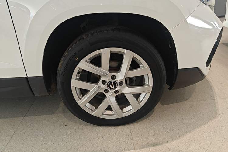 Used Jetta VS7 2023 280TSI Automatic Trend Edition Right Front Wheel Hub