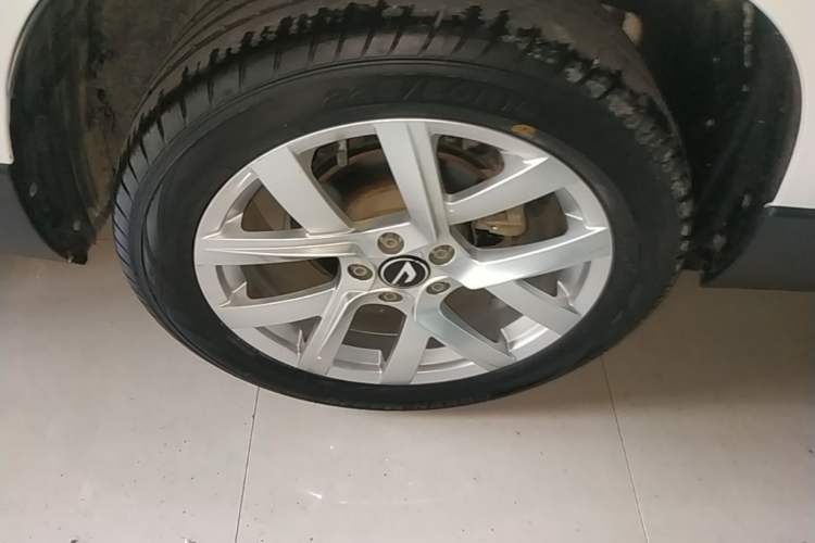Used Jetta VS7 2023 280TSI Automatic Trend Edition Right Rear Wheel Hub