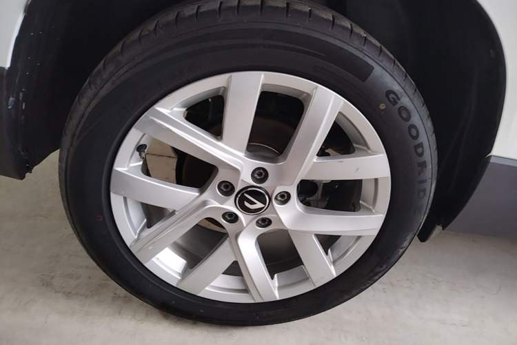 Used Jetta VS7 2023 280TSI Automatic Trend Edition Right Rear Wheel Hub