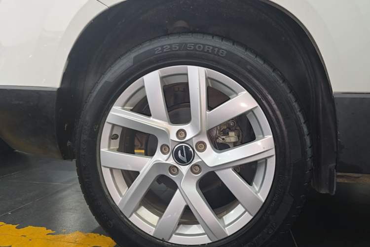 Used Jetta VS7 2023 280TSI Automatic Trend Edition Right Rear Wheel Hub