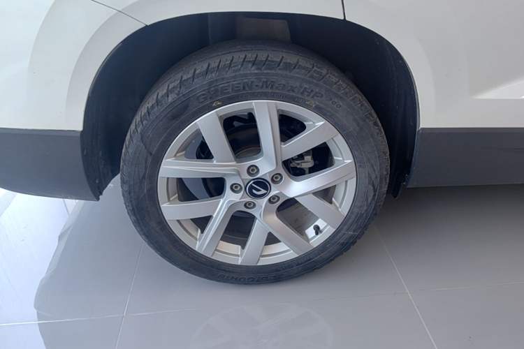 Used Jetta VS7 2023 280TSI Automatic Trend Edition Right Rear Wheel Hub