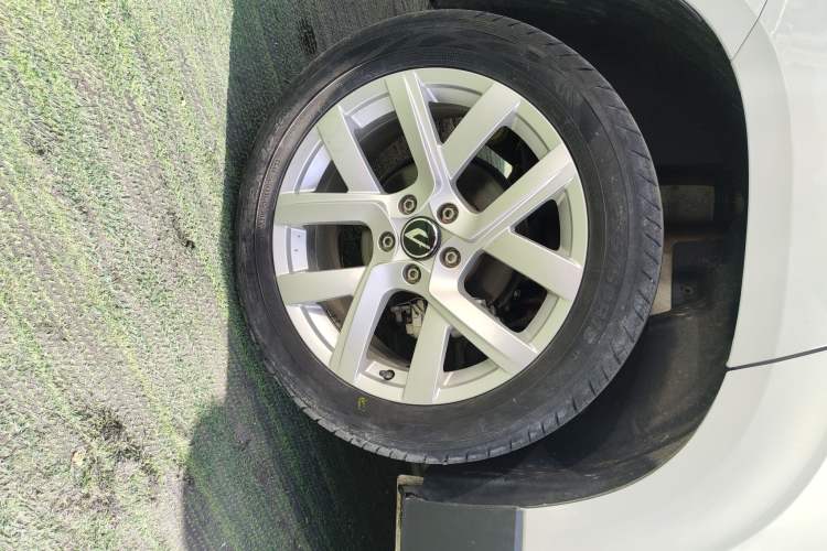 Used Jetta VS7 2023 280TSI Automatic Trend Edition Right Rear Wheel Hub